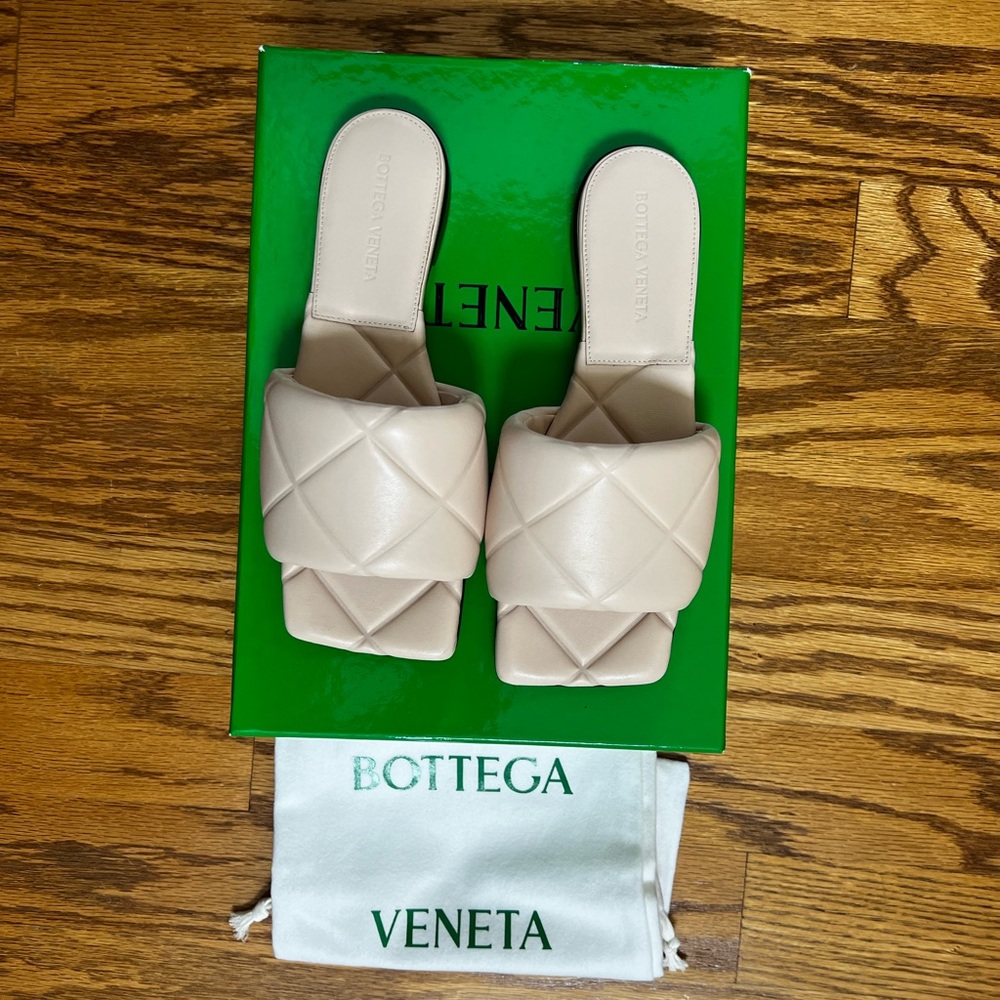Bottega Veneta Bandage Lido Flat Leather Sandals in 36.5